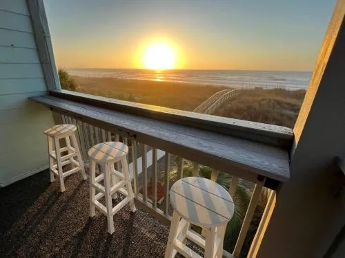 Direct Ocean Front 3BR/2BA Dog Friendly **OCEANFRONT** photo 2