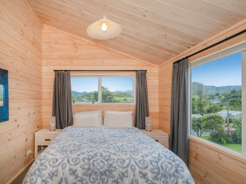 Фасада на хотела, Ocean Beach Beauty - Tairua Holiday Home in Таируа