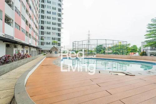 Uima-allas, RedLiving Apartemen Sentra Timur - Myroom.id Tower in Cakung