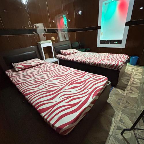 Double Room with Shared Bathroom image 1