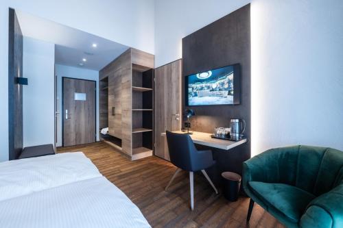 room detail thumbnail 1