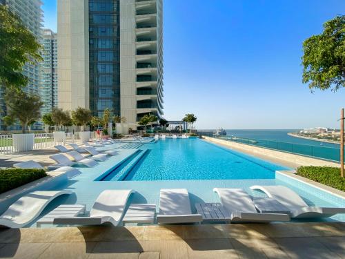 Free Beach Access! Beautiful Palm Jumeirah & Dubai Eye, Дубай (фото 9)