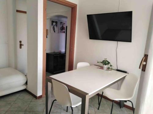 Lovely flat, super connected to the centre,wifi,4p in Bande Nere