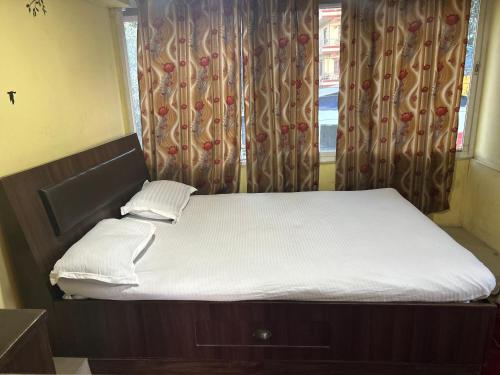 Double or Twin Room with Balcony image 3