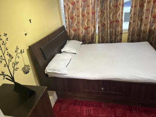 Double or Twin Room with Balcony image 4