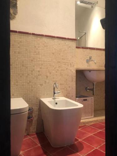  Casa nel Borgo Antico in Castelnuovo di Val di Cecina