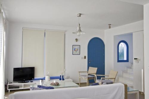 Three-Bedroom Villa with Private Pool (6 Adults) image 3