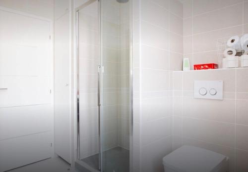 One-Bedroom Apartment image 2