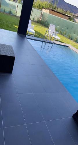 CASACRIS STUDIO CARNABEL S R L