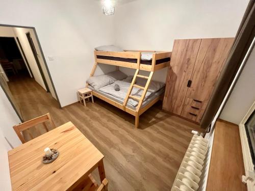 2 bedrooms, 4 beds