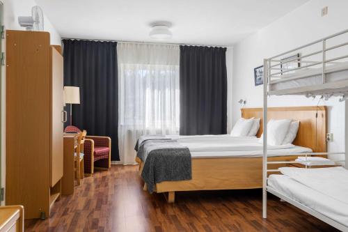 2 twin beds
