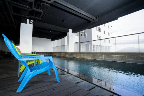 Swimming pool, One Living At Menara One near Rumah Sakit Khusus Bedah Karima Utama