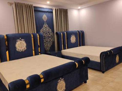 2 king beds