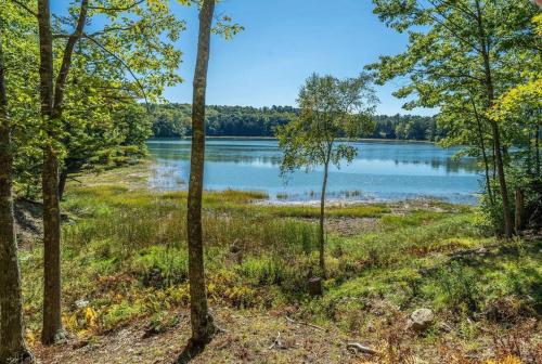 Waterfront, Luxury, Spacious home in Freeport!