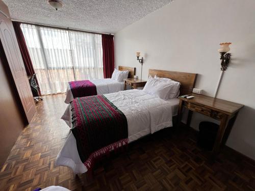 1 double bed, 2 twin beds