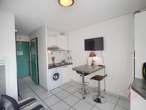 Studio rénové avec balcon, animaux acceptés, wifi, à 650m des Thermes