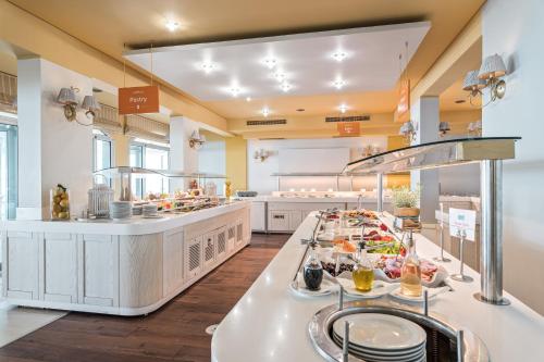 مطعم, Hydrele Beach Hotel & Village in Potokaki