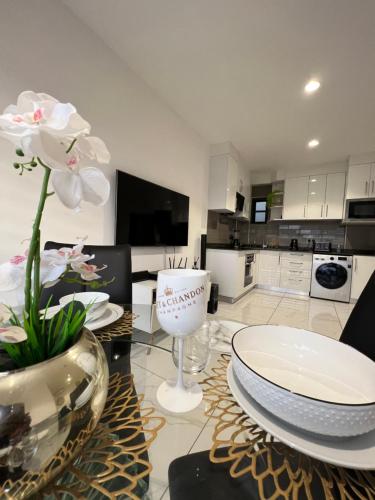 Luxury 1 bdrm Suite, Cantonments-Labone in Labone