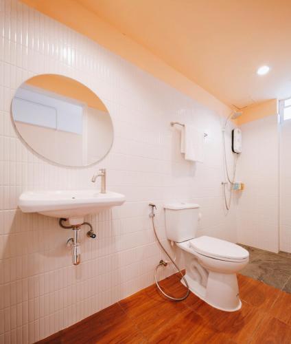 room detail thumbnail 2