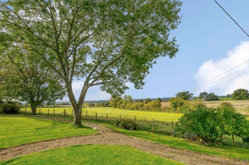 The Cider Barn, Luxury for 2 with beautiful views.