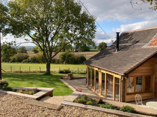 The Cider Barn, Luxury for 2 with beautiful views.