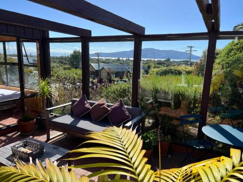 Tranquility Base - Waikanae Beach Holiday Home