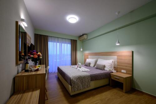 Superior Twin Room with Garden View image 1