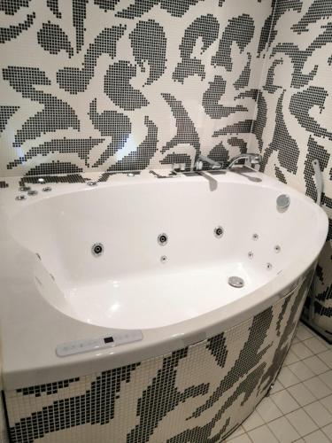 Bathroom, Tallink Silja Line ferry - Helsinki 2 nights return cruise to Stockholm in Ullanlinna