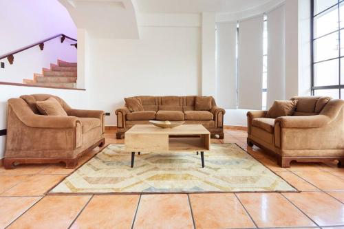 New in the heart of the city 5 min to US Embassy