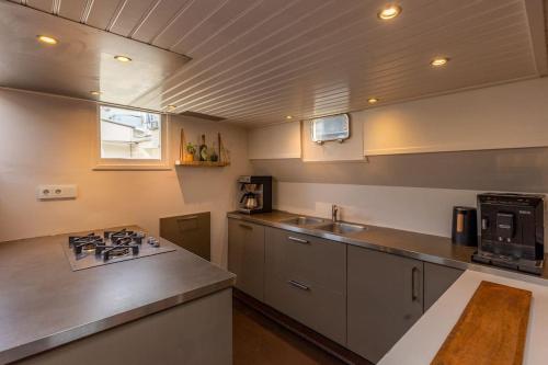 บริการและสิ่งอำนวยความสะดวก, Boutique style ship 10 double cabins in มอนนิกเคนแดม