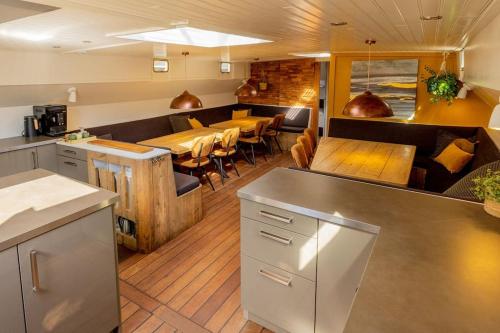 ห้องครัว, Boutique style ship 10 double cabins in มอนนิกเคนแดม