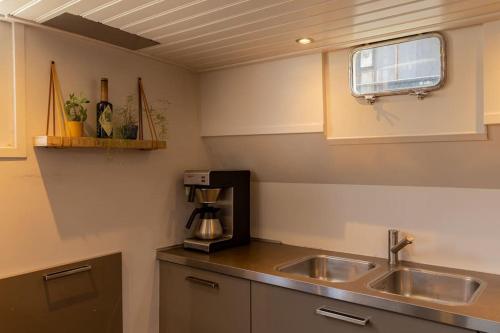 บริการและสิ่งอำนวยความสะดวก, Boutique style ship 10 double cabins in มอนนิกเคนแดม