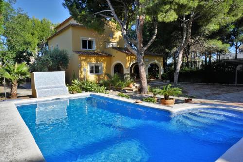 Four-Bedroom House image 10