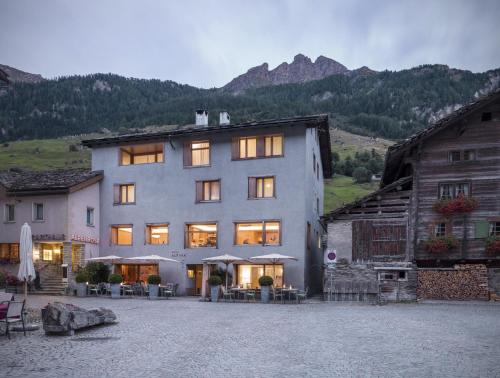 Hotel Alpina 3