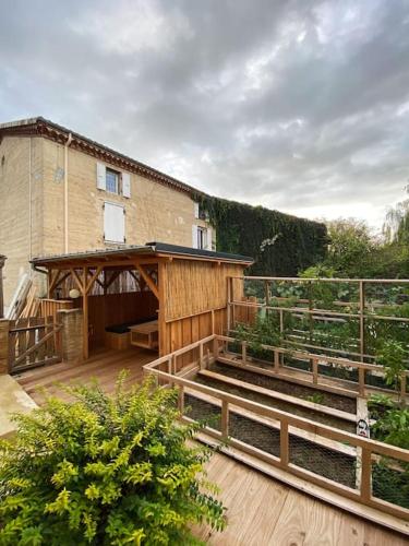 Gîte : La vieille bâtisse. (Gite : La vieille batisse.) in La Baume-Cornillane