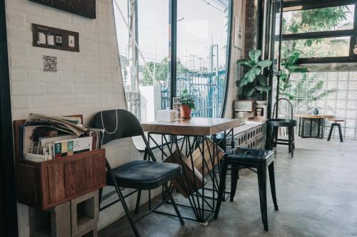 YOJI House and Cafe