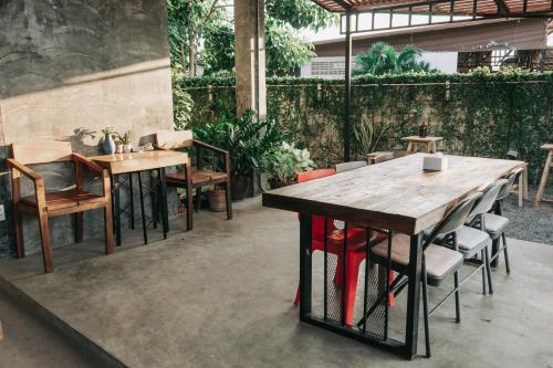YOJI House and Cafe
