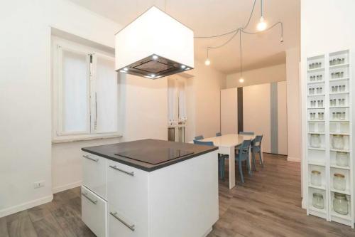 New! Cit Turin Elegant Apt with Parking, Turin (photo 10)