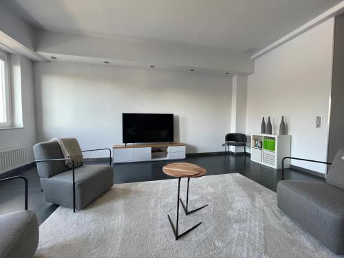 TruRetreats Design Loft für 8 Personen I Riesige Küche I eCharger I 65z SmartTV I 150qm, Hamburg (photo 10)