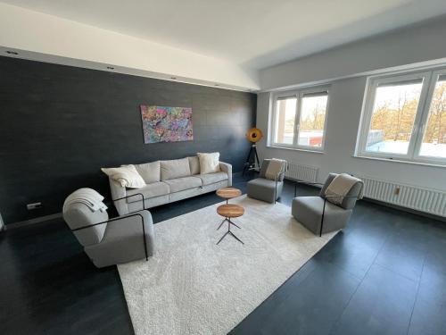 TruRetreats Design Loft für 8 Personen I Riesige Küche I eCharger I 65z SmartTV I 150qm, Hamburg (photo 8)