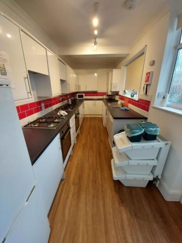 Kitchen, Bristol Serviced Lettings - Filton Apartments in Filton