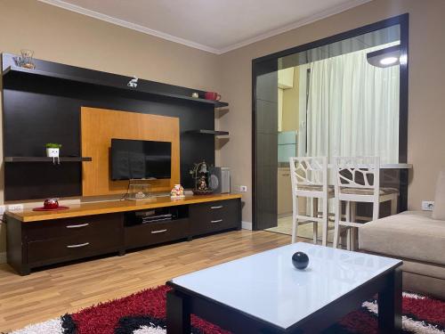 Ring Apartment, Tirana (photo 3)