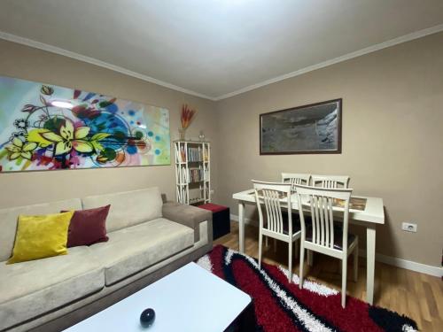 Ring Apartment, Tirana (photo 8)