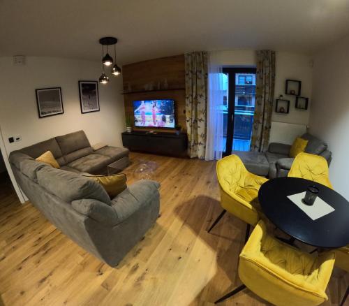 Luxusní apartmán GRAND v centru Harrachova se saunou, wallboxem EV, parkováním zdarma, Netflix a HBO, velkým balkonem a výhledem na Čertovu horu ,sjezdovku a skokanské můstky Luxusní apartmán GRAND v centru Harrachova se saunou, wallboxem EV, parkováním zdarma, Netflix a HBO, velkým balkonem a výhledem na Čertovu horu ,sjezdovku a skokanské můstky