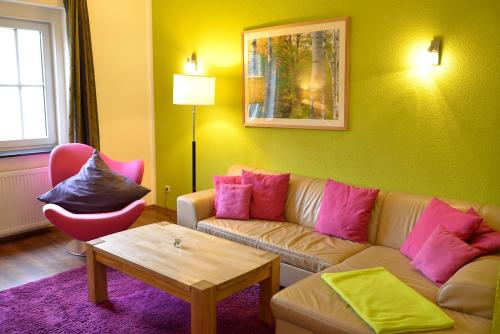 2 bedrooms, 3 beds