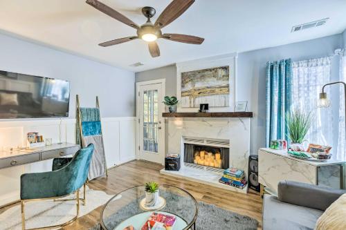 Chic Meadowbrook Condo about 12 Mi to Birmingham! in Hoover, USA