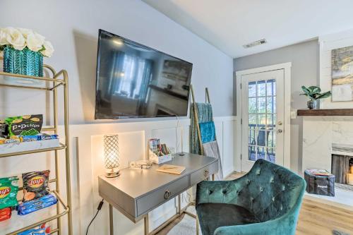 Chic Meadowbrook Condo about 12 Mi to Birmingham! in Hoover, USA