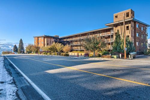 Resort-Style Condo with Lake Chelan and Mtn Views