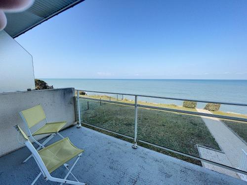 . Appartement 3 pièces face à la mer près des commerces avec balcon et garage privé - FR-1-361-91