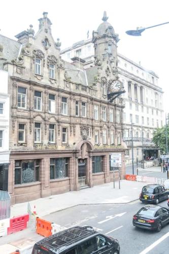 The V.I.P Suite - Sleeps 24! Best for large groups, Liverpool (photo 3)